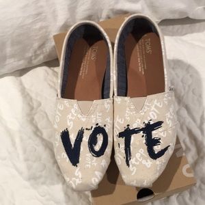 Toms Classic Canvas Vote